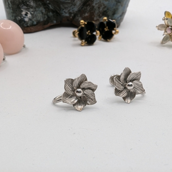 LOT of 5 Vintage screw back earrings - Picture 8 of 16